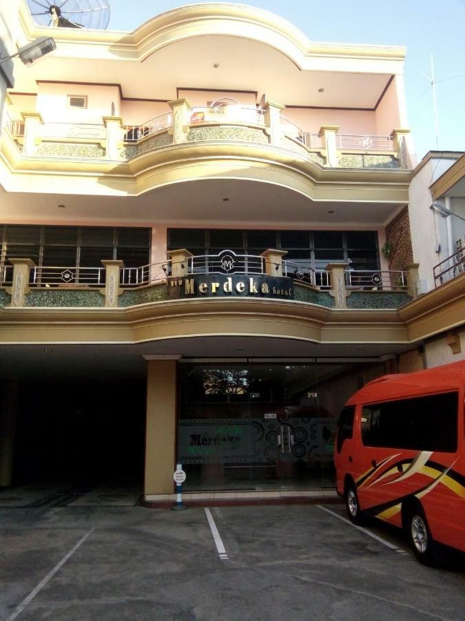 New Merdeka Hotel Jembel Dış mekan fotoğraf